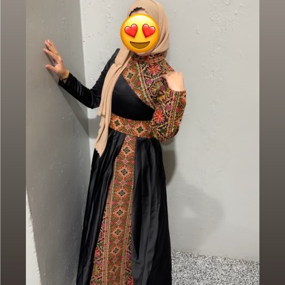 Elegant Black and Gold Embroidered Dress - Picture 3 of 3